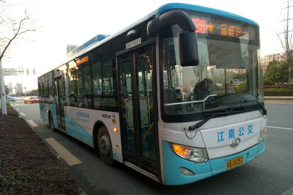 南京186路高峰巴士公交车路线