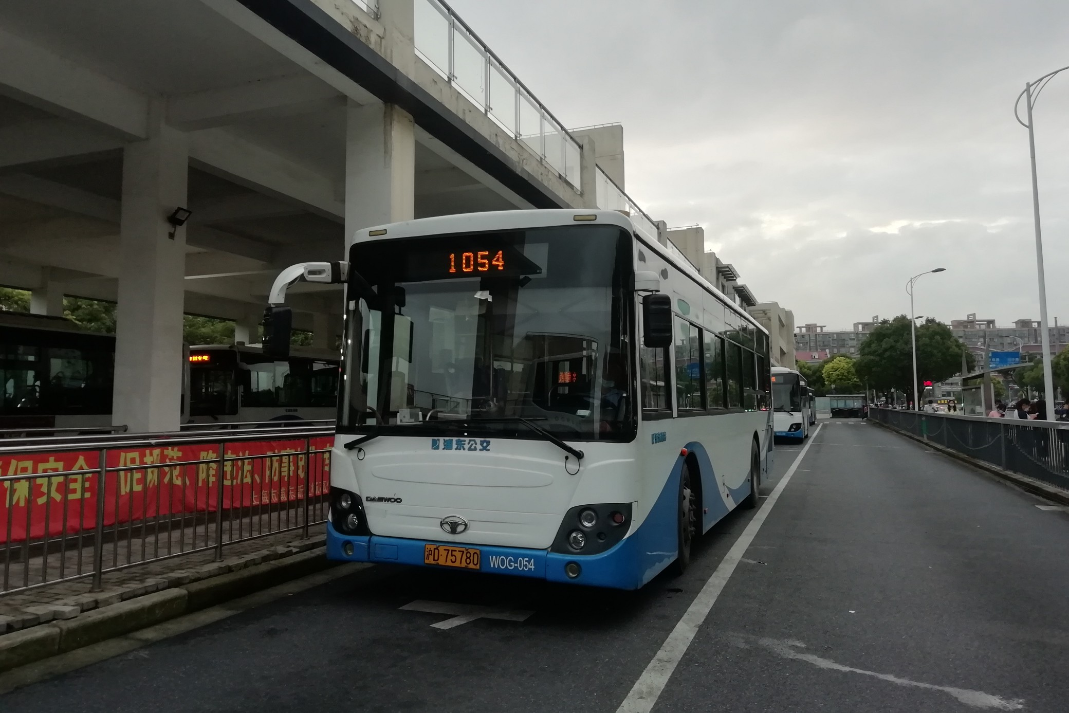 上海1054路公交车路线