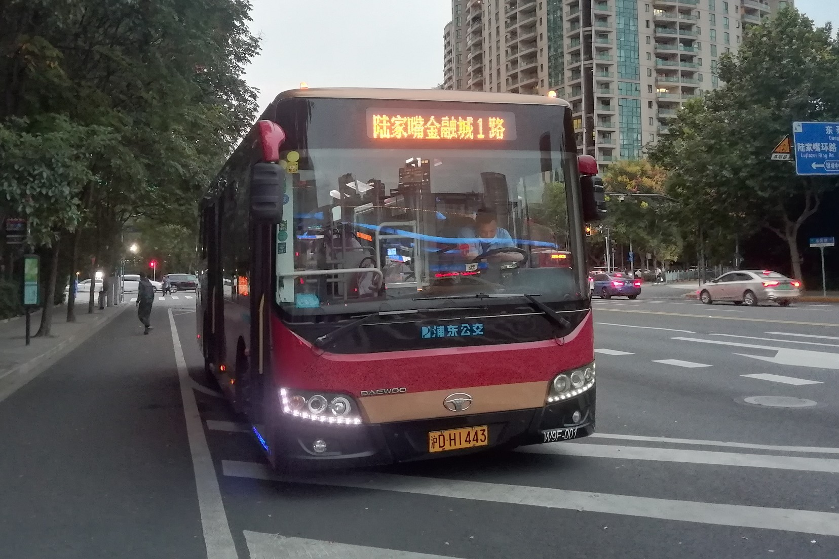 上海陆家嘴金融城1路公交车路线