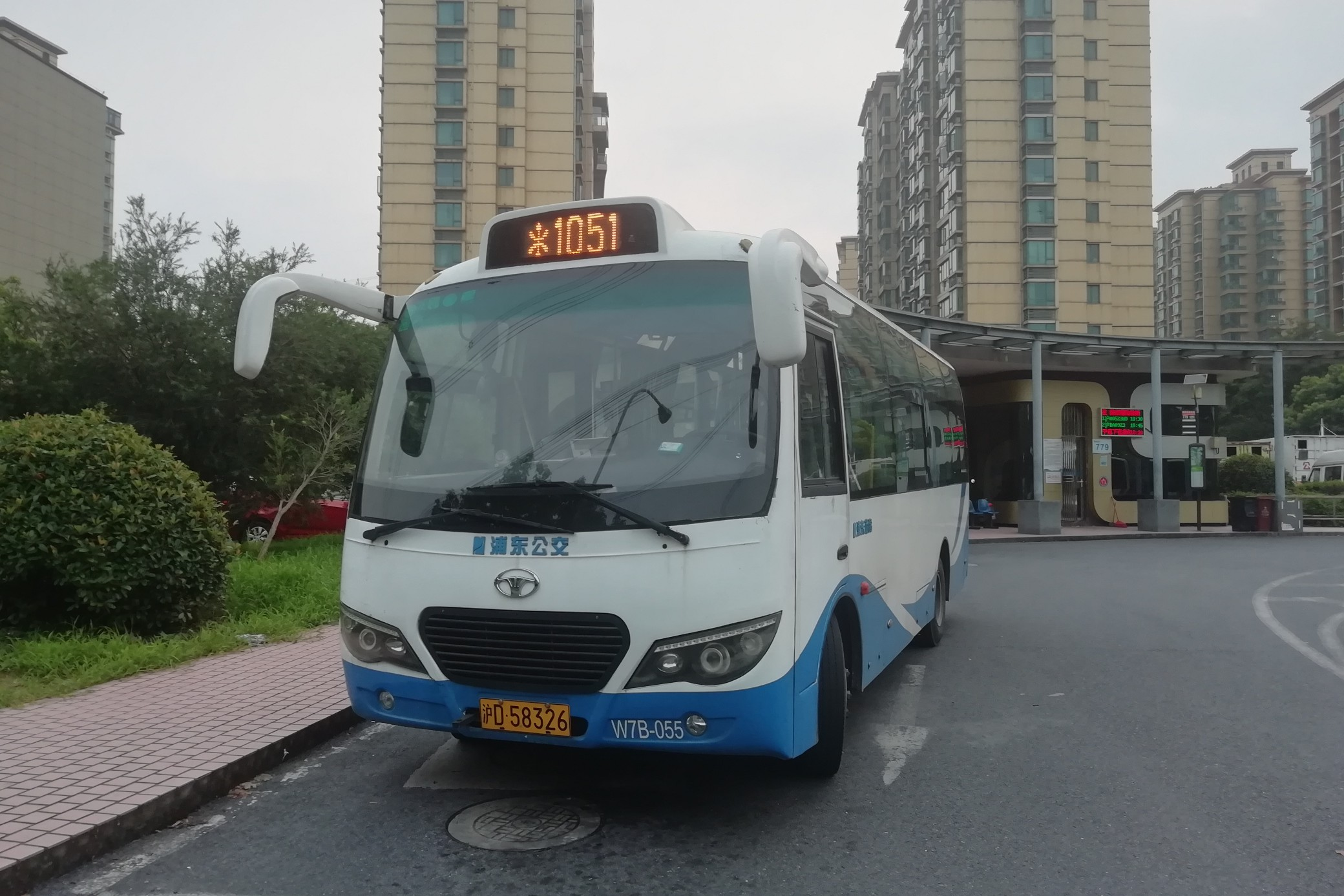 上海1051路公交车路线