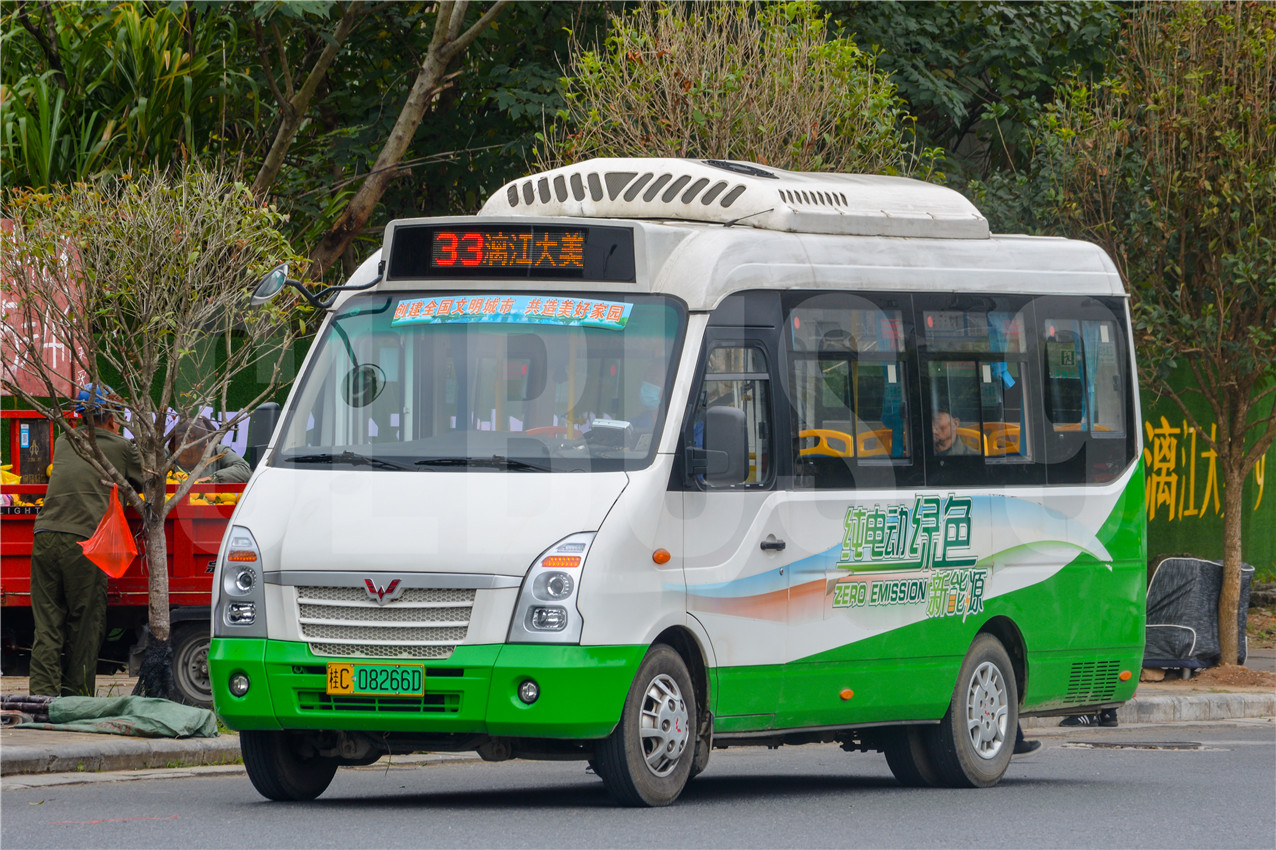 桂林郊区公交车图片