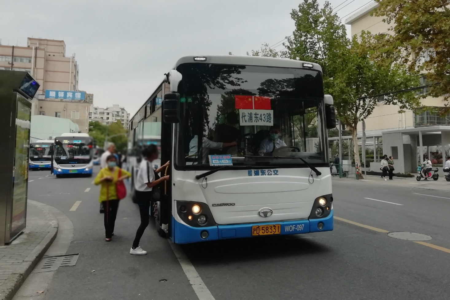 上海浦东旅游大巴电话号码（浦东大巴车运营时间）